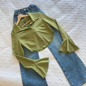 Pretty green top with flared sleeves